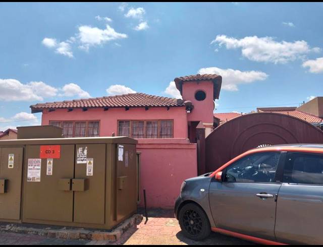 3 BEDROOM HOUSE FOR SALE IN MABOPANE UNIT X